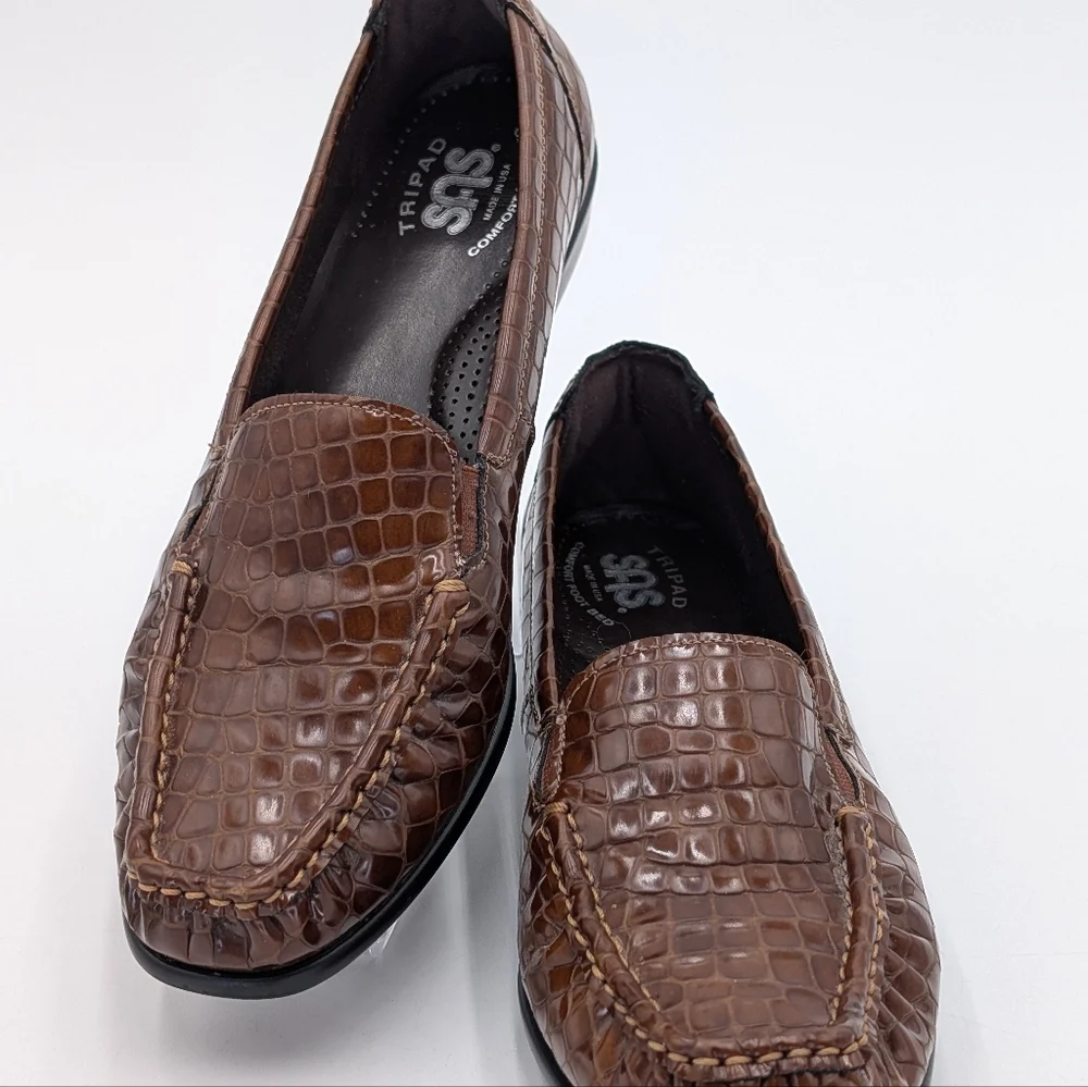 SAS Joy Women's Sz 8.5N Crocodile Pattern Cognac Brown Tripad® Technology Loafer